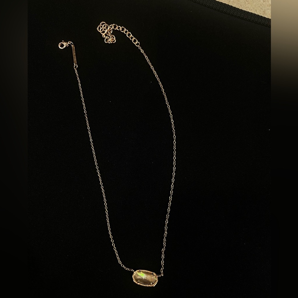 Kendra Scott necklace